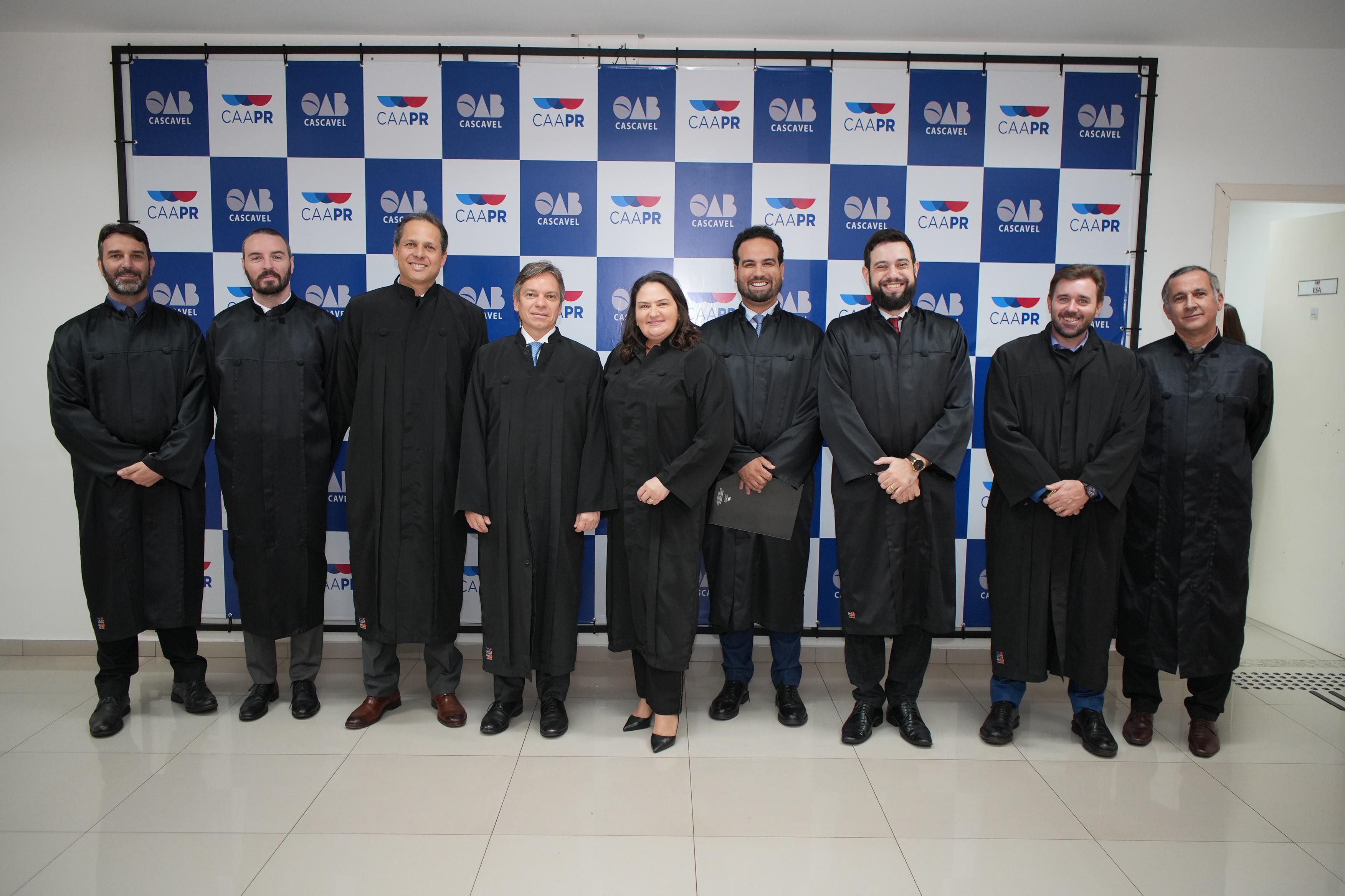 Em clima de coragem e reflexão, 40 novos advogados assumem a profissão