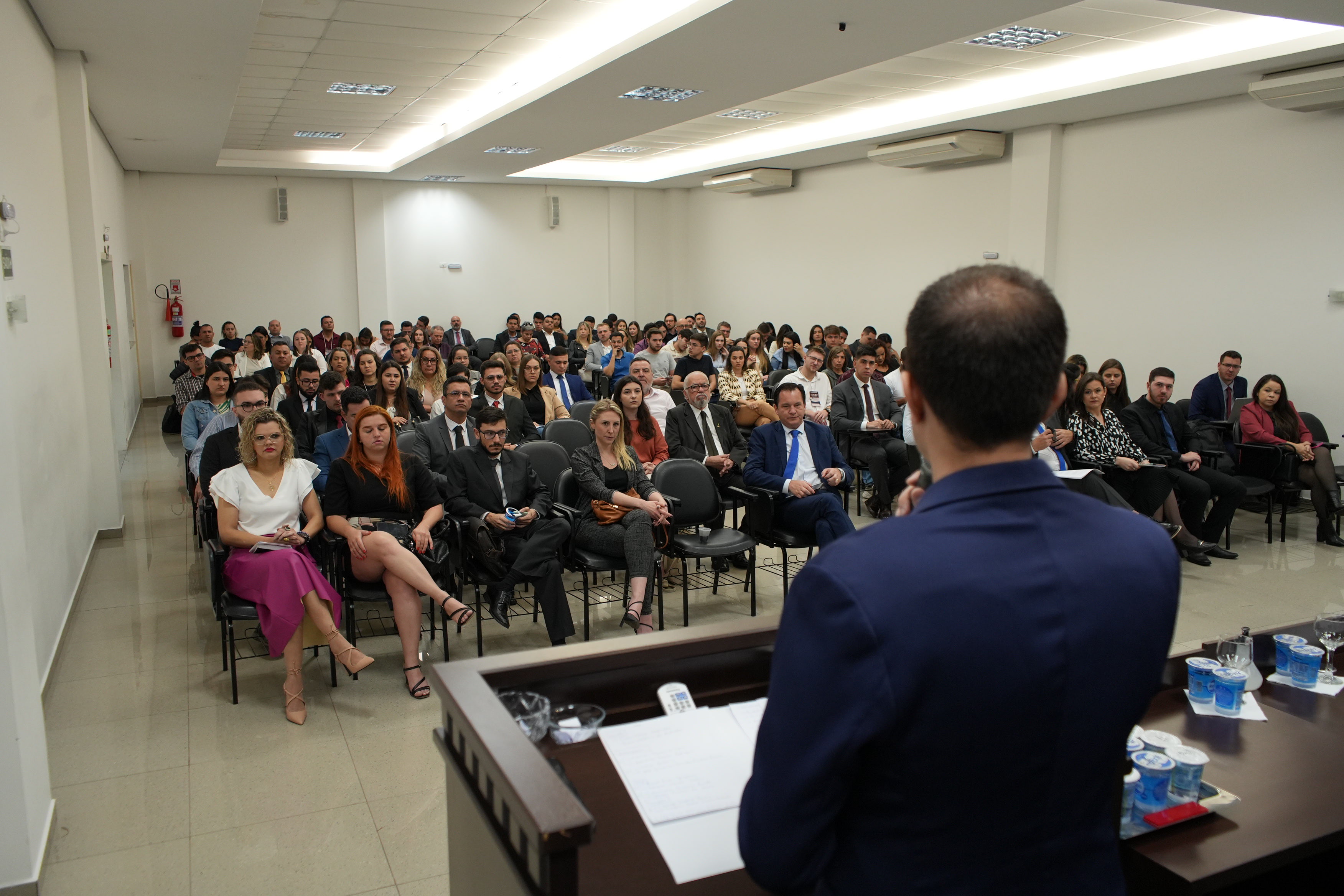 Competição de processo penal e painéis marcam o segundo dia da III JAIOP